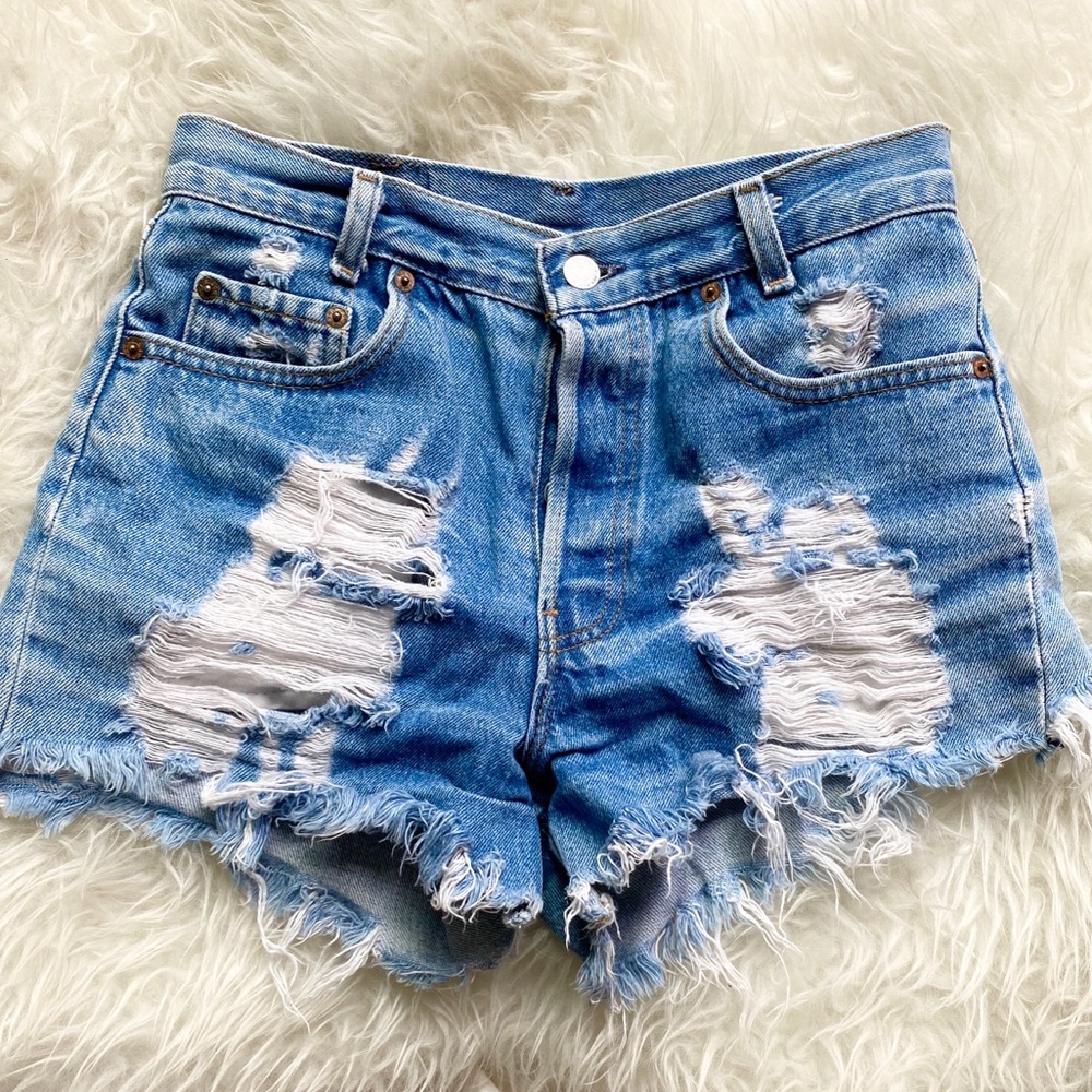 Vintage Levi’s High Waisted denim shorts
